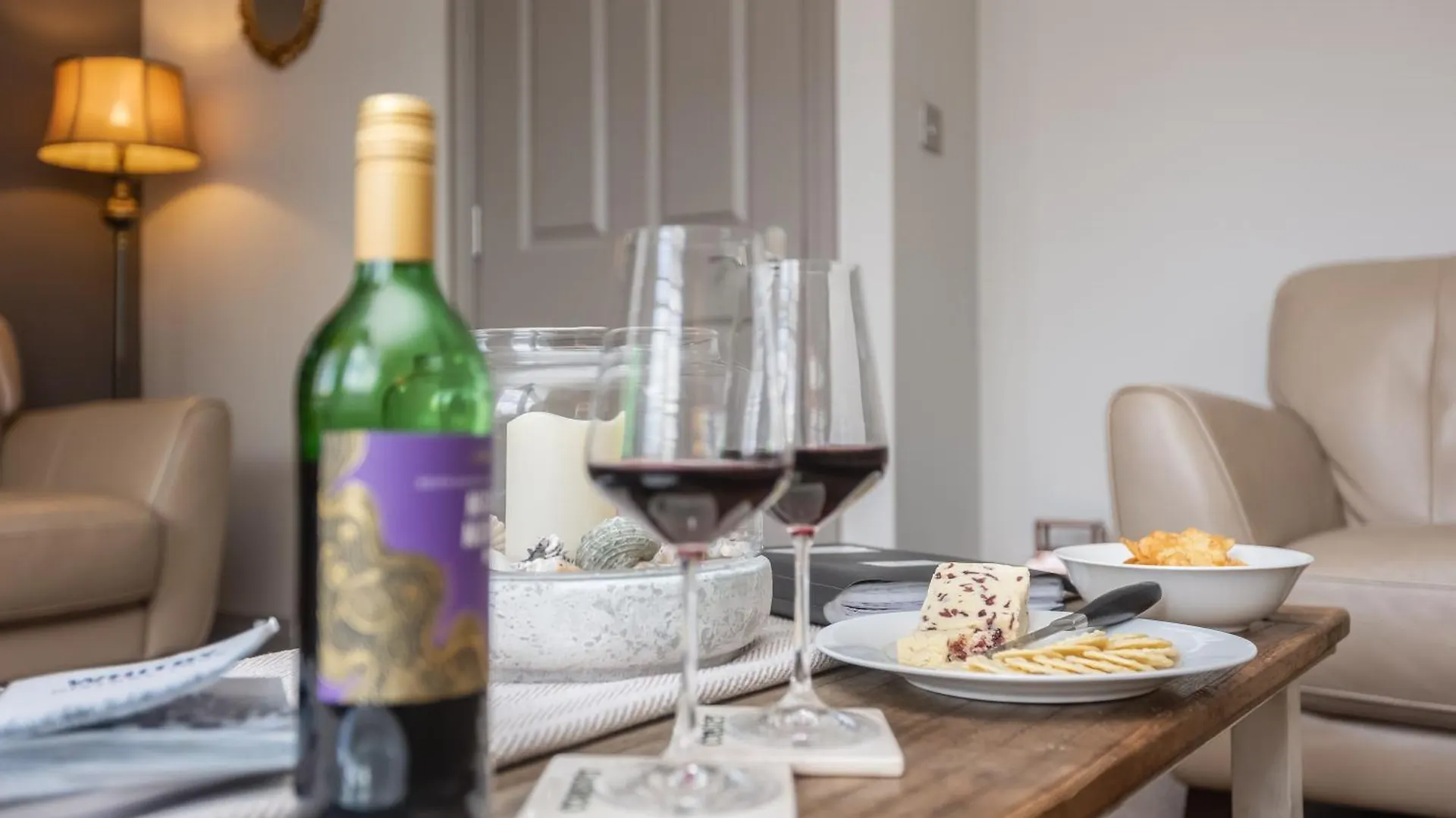 Holiday home Sugar Reef: Modern Garden House with EV Charging near Whitby Beach United Kingdom
