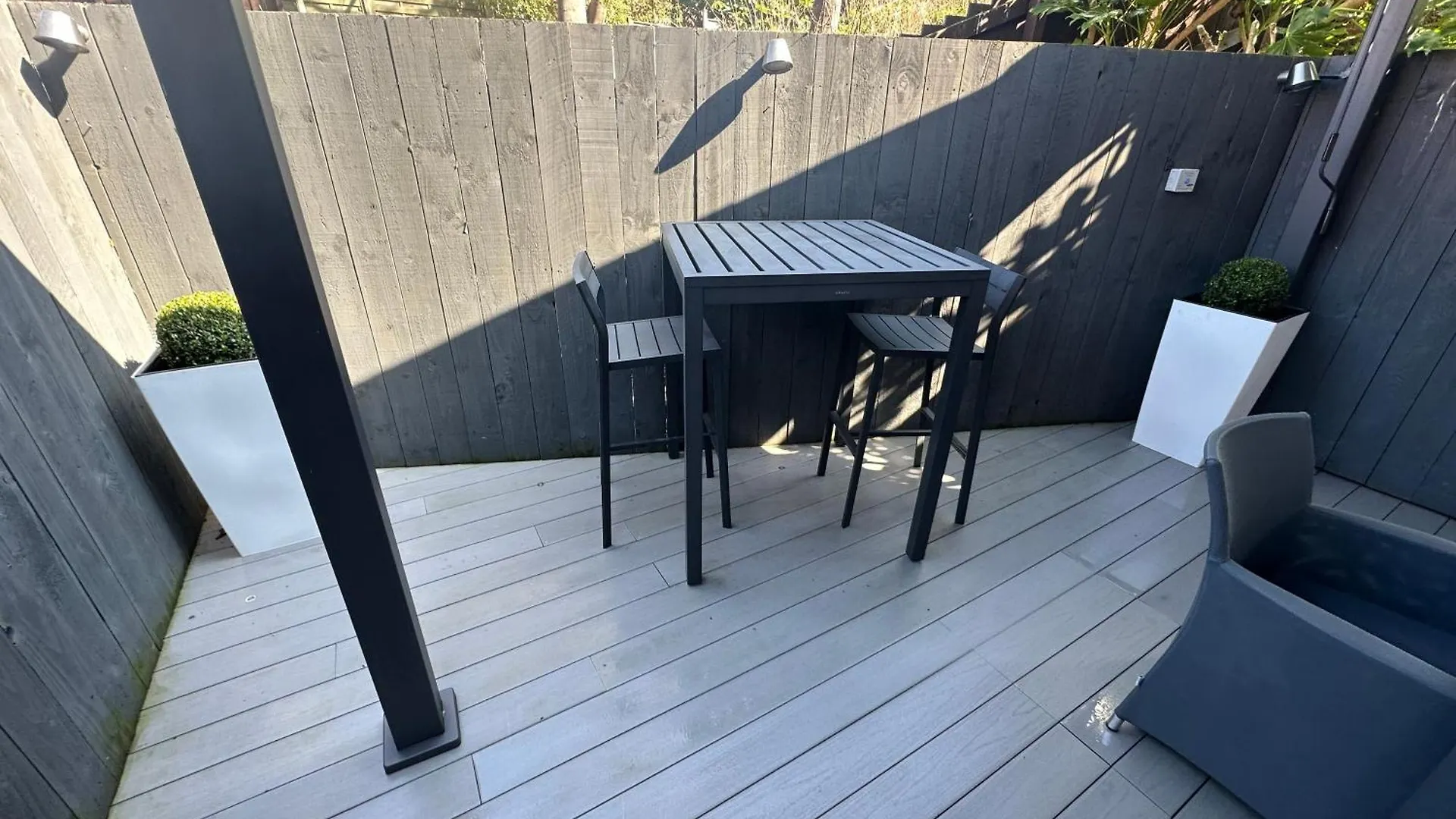 Sugar Reef: Modern Garden House with EV Charging near Whitby Beach Holiday home